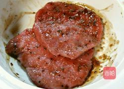 黑胡椒牛排的做法视频,香浓滋味，轻松上手的家庭烹饪教程