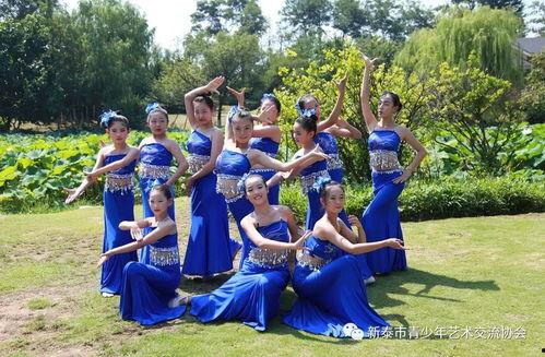 傣族孔雀舞视频,翩翩起舞，展现民族风情