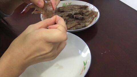 如何去虾线视频,视频教学教你如何快速去除虾线