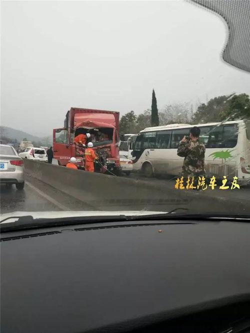 连环车祸视频,多车相撞瞬间还原