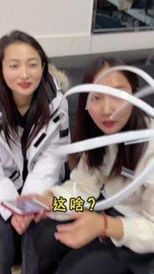 搞笑整人视频,笑料百出！揭秘搞笑整人视频背后的欢乐秘密