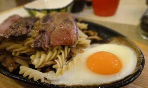 吃牛排的视频,跟着视频学烹饪技巧