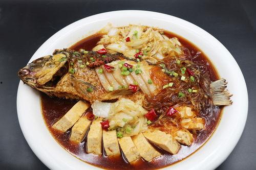 铁锅炖鱼视频,家常美味，一锅鲜香四溢