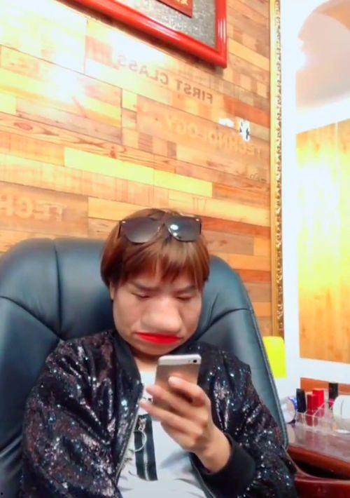 一个人的搞笑视频,笑料横生！这位网友的搞笑视频让人捧腹大笑