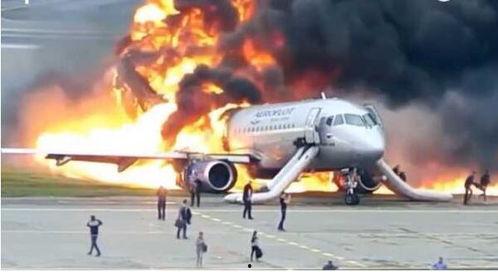 飞机失事的视频,飞机失事现场视频直击