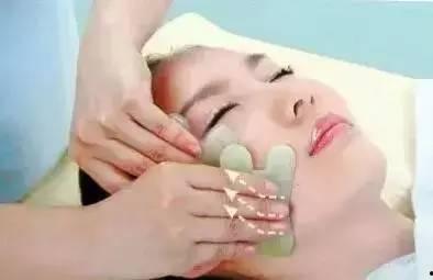 面部刮痧视频,轻松掌握面部刮痧技巧，焕发青春光彩