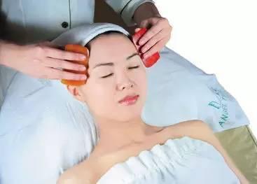 面部刮痧视频,轻松掌握面部刮痧技巧，焕发青春光彩