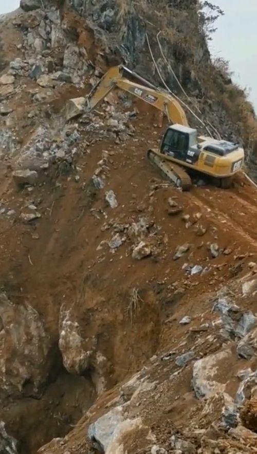 挖掘机干活视频,钢铁巨兽的震撼演绎