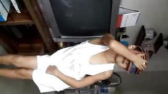 男生寝室摸蛋视频,摸蛋视频引发热议