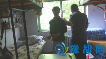 男生寝室摸蛋视频,摸蛋视频引发热议