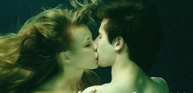 男生吻男生视频,同性之吻，情感共鸣的瞬间