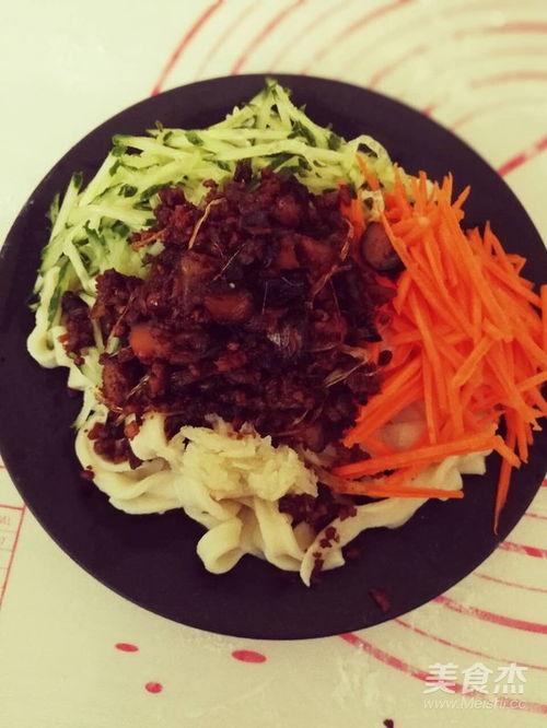 炸酱面做法视频,视频教学带你领略地道京味美食