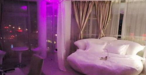情侣宾馆视频,情侣宾馆视频揭秘浪漫时光
