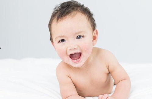 宝宝吸奶视频,温馨育儿瞬间捕捉