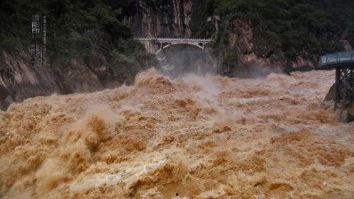 虎跳峡视频,大自然的鬼斧神工