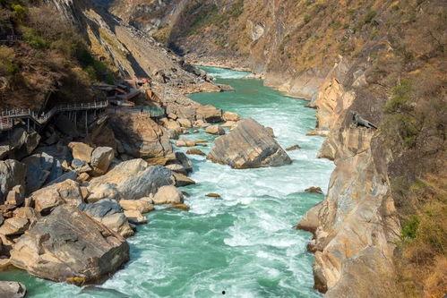虎跳峡视频,大自然的鬼斧神工